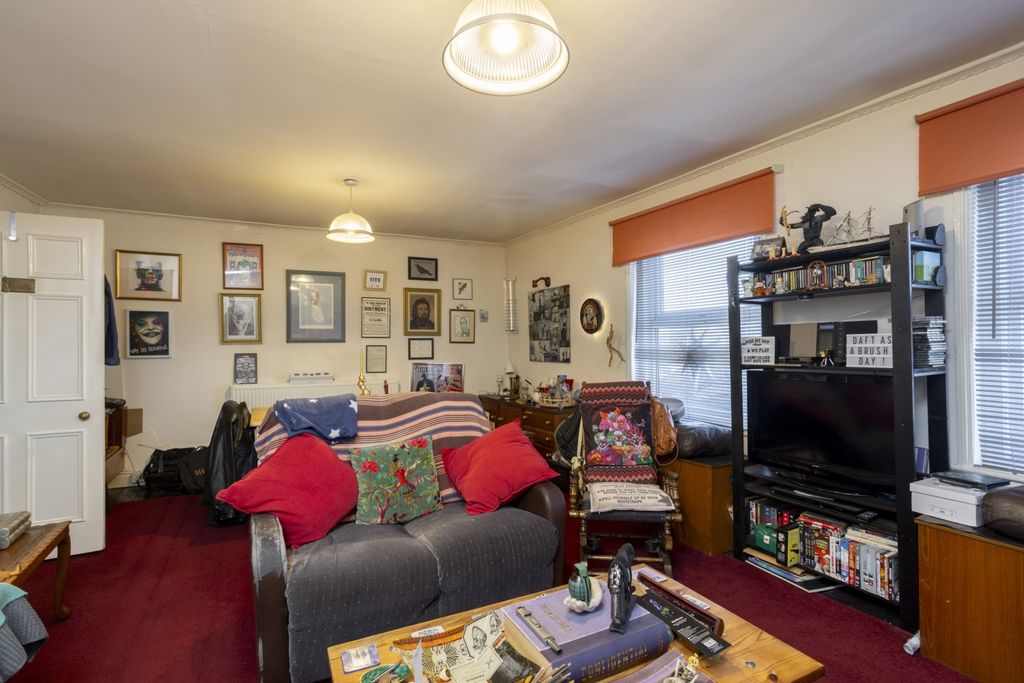 Property photo 3 of 11 66c_Gillygate_24