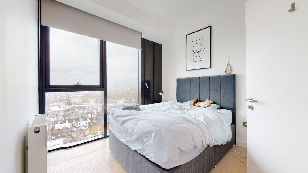 Property photo 3 of 16 Bedroom