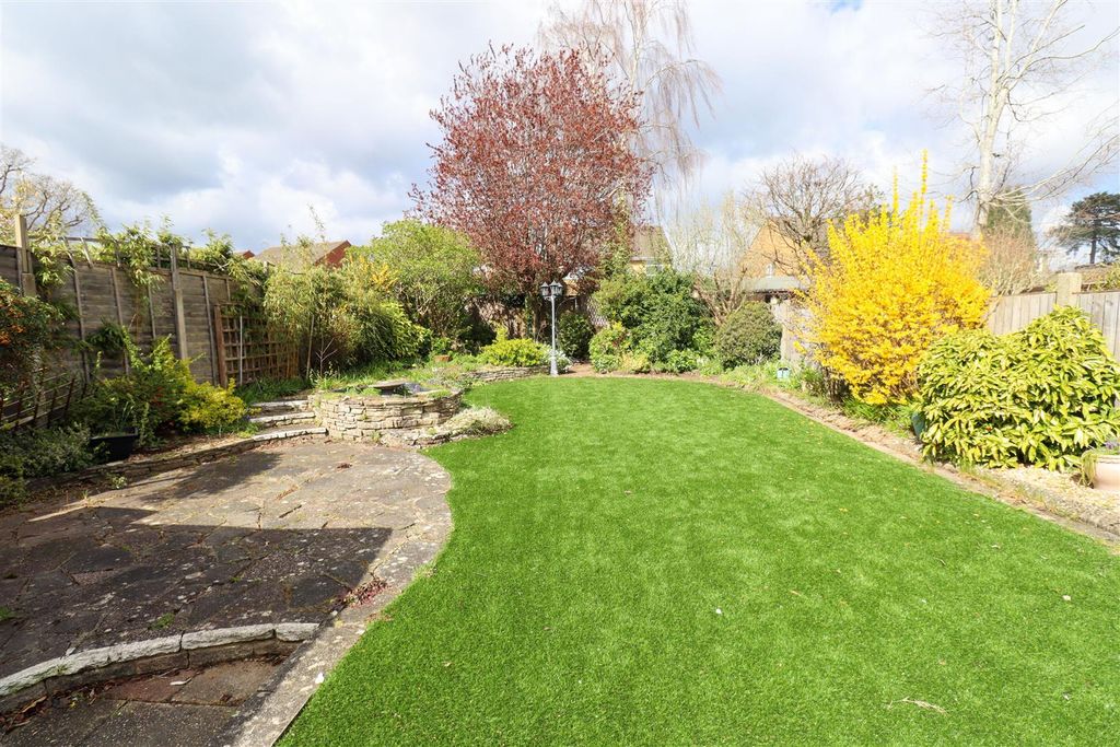 Property photo 2 of 16 Garden