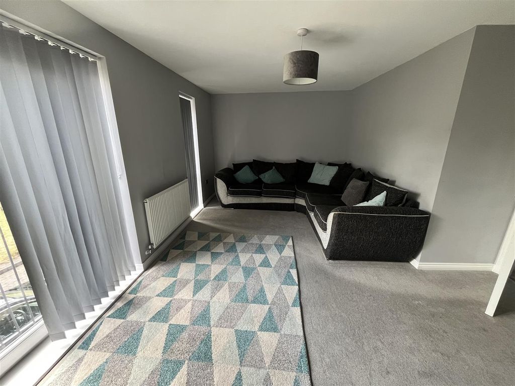 Property photo 2 of 14 Lounge
