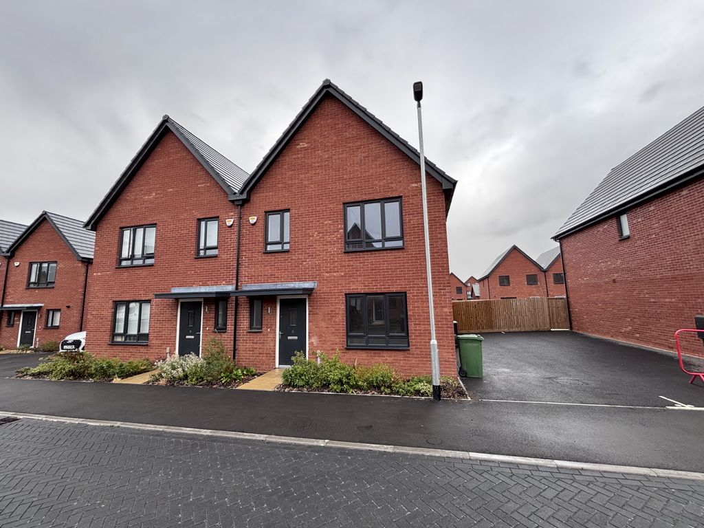 Property photo 1 of 10 11 Earsham Grove