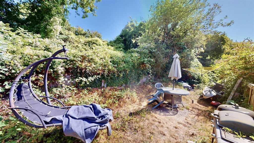 Property photo 2 of 18 4-66-High-Wycombe-Road-08132026_143252.Jpg