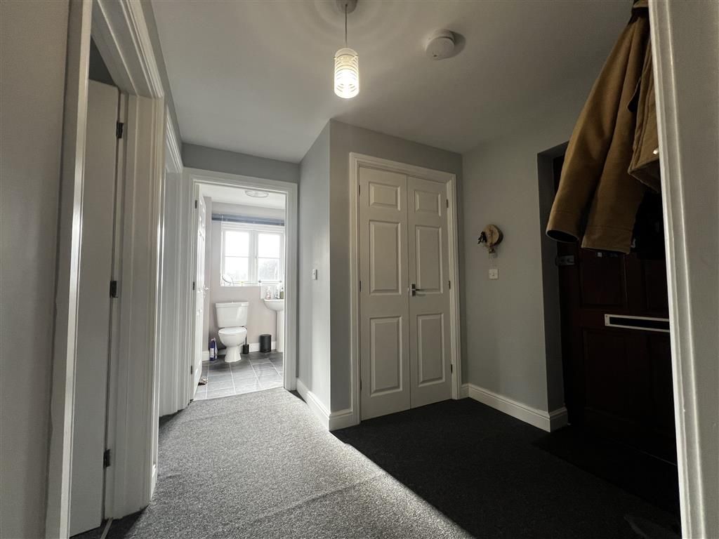 Property photo 2 of 9 Bedroom