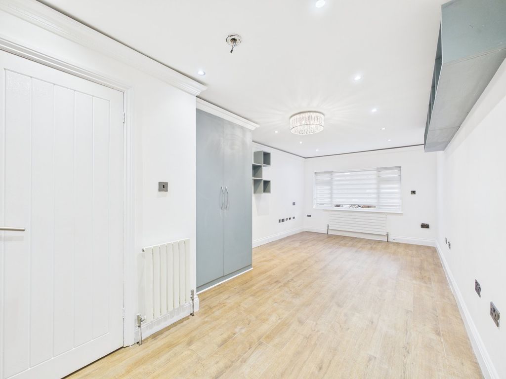 Property photo 2 of 14 Picture No. 04