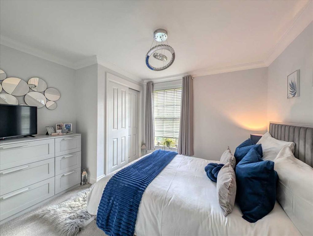 Property photo 3 of 17 Bedroom 1