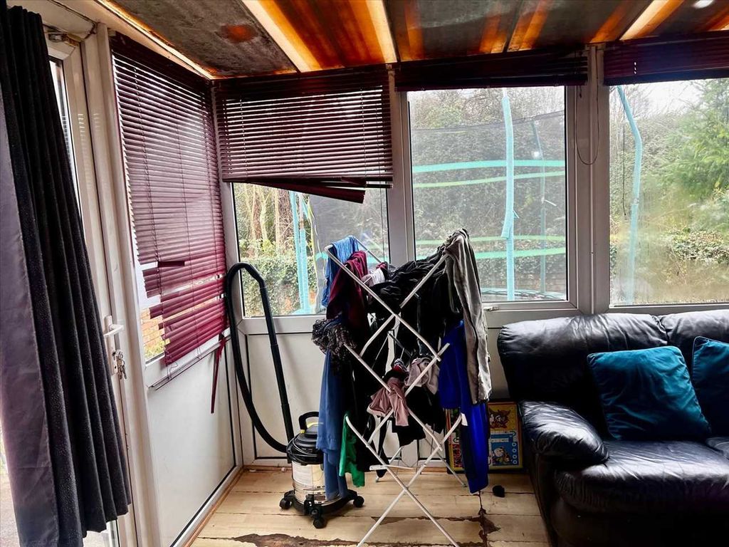 Property photo 3 of 8 Conservatory