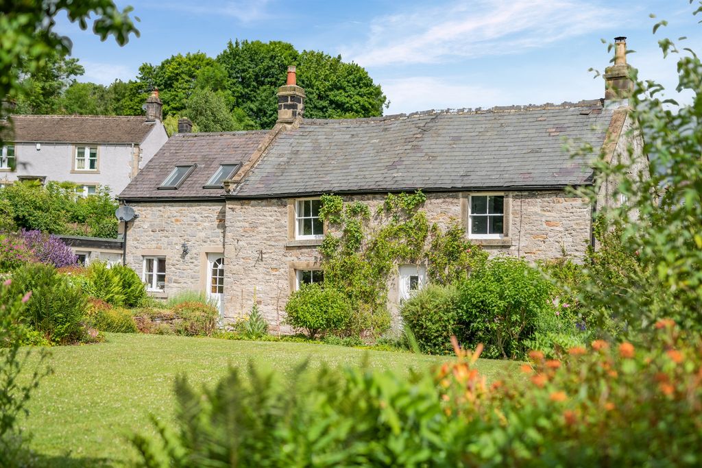 Property photo 1 of 34