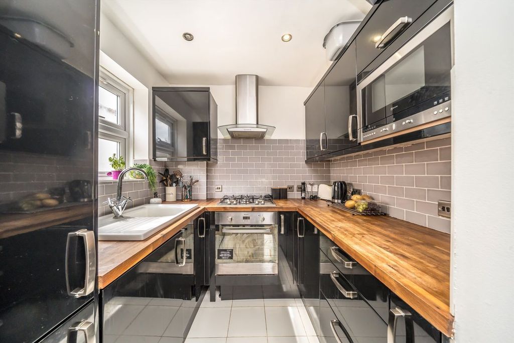 Property photo 3 of 4