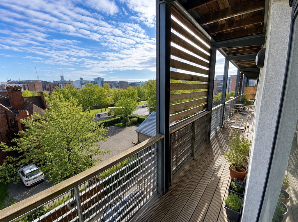 Property photo 1 of 6 Fb485BA9-5F58-44B1-988E-5E32D74F0943.Png
