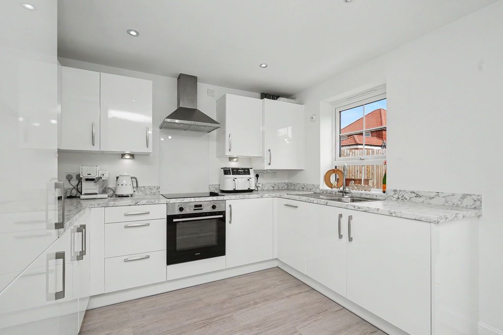 Property photo 2 of 23 Photo 11