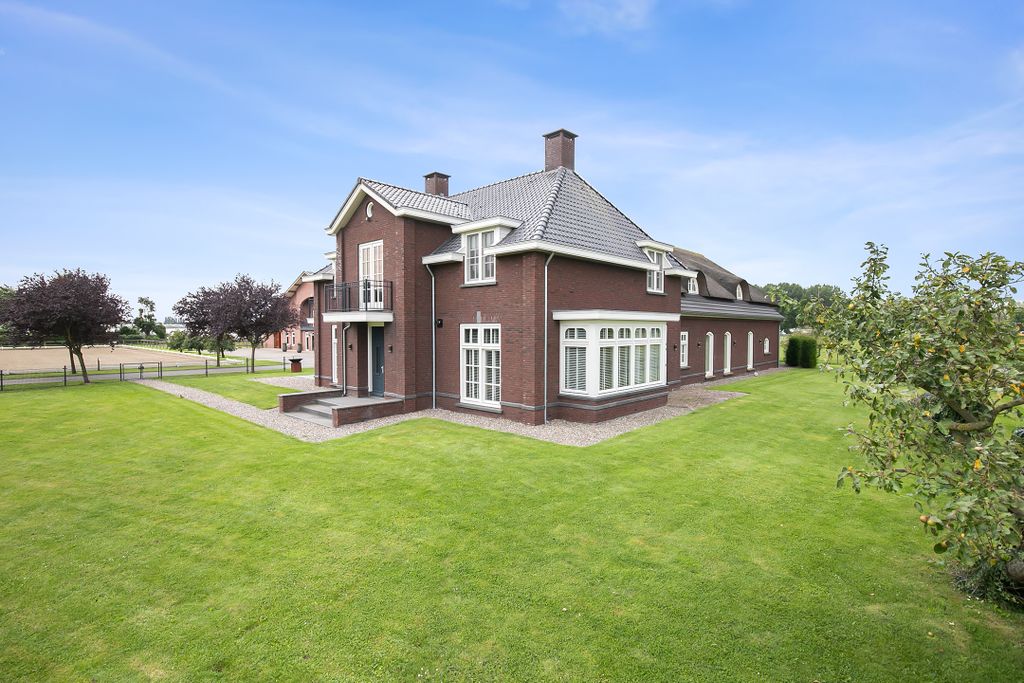 Property photo 3 of 84