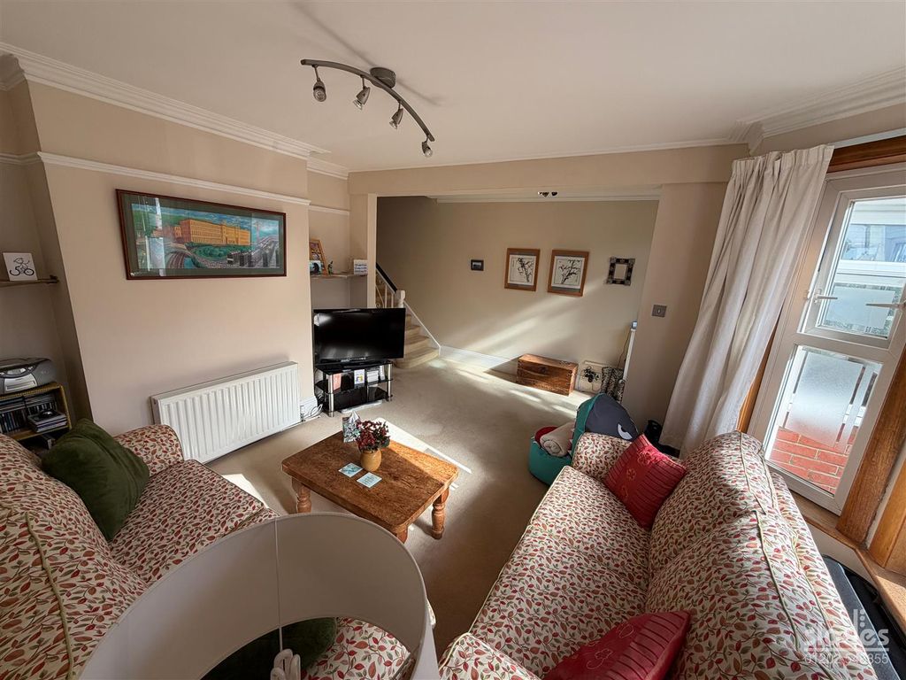 Property photo 2 of 17