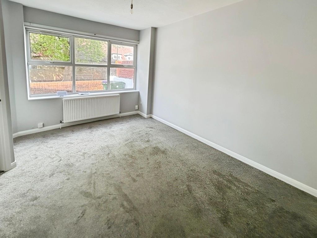 Property photo 3 of 8 046Bf8E5-Living 20Area.Jpg