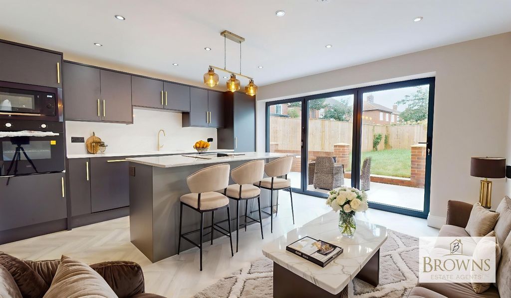 Property photo 2 of 39 5043732