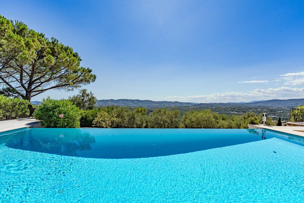 Property photo 2 of 28