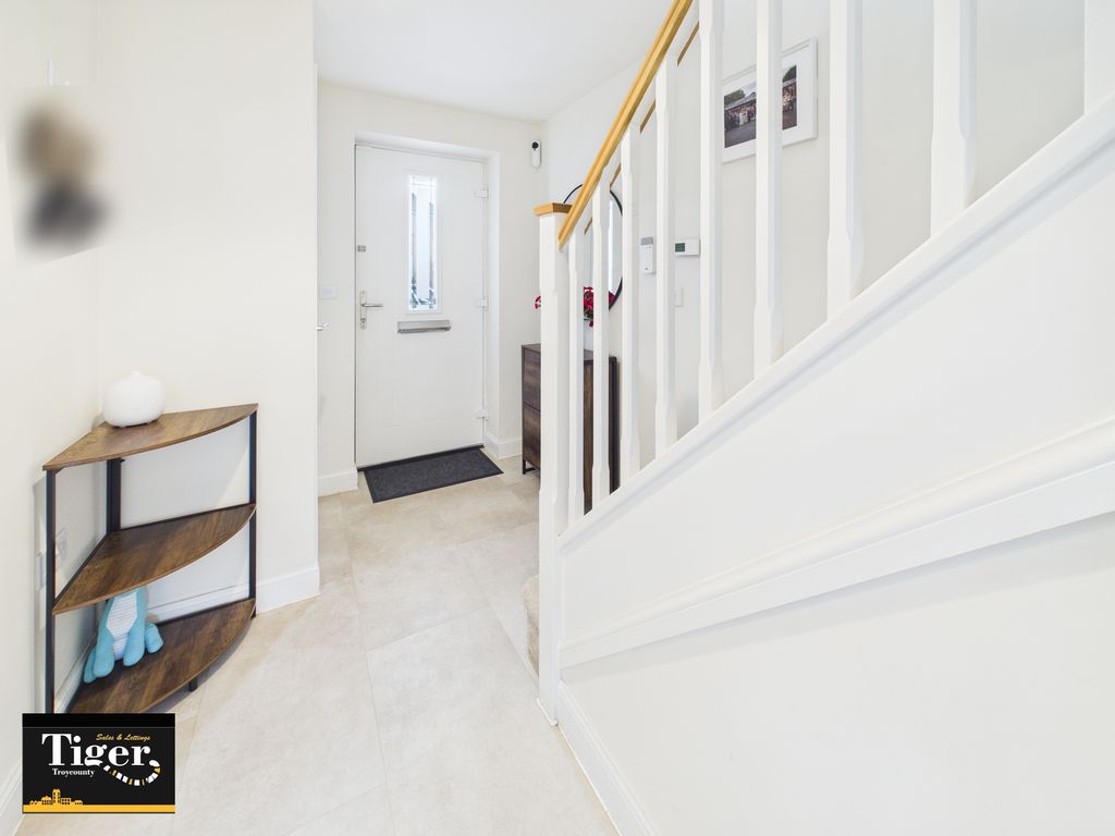 Property photo 3 of 28 Cam01931G0-Pr0326-Still004 (1)