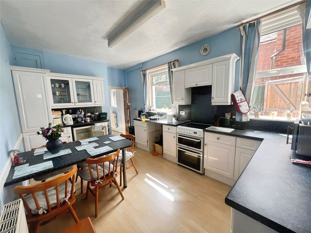 Property photo 2 of 8 Kitchen