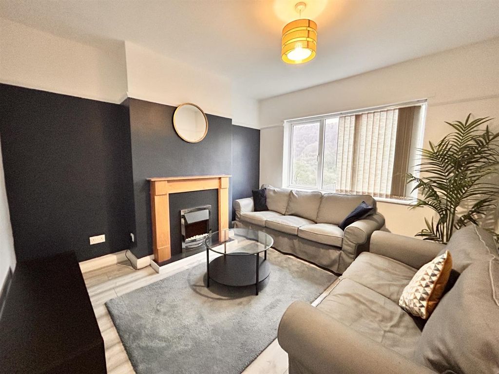 Property photo 2 of 23 A9d2Fde2-E754-49F5-83F2-7Ad22c21B4d7.Jpg