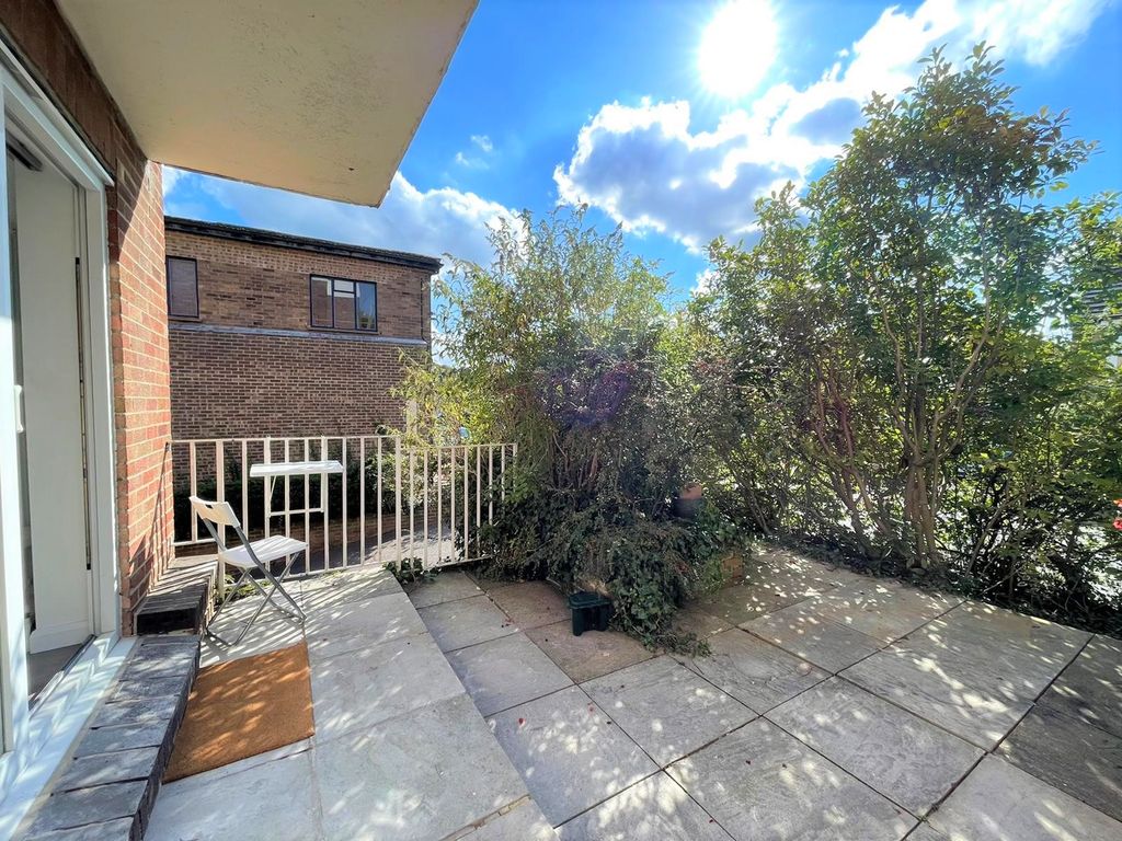 Property photo 1 of 9 Exterior