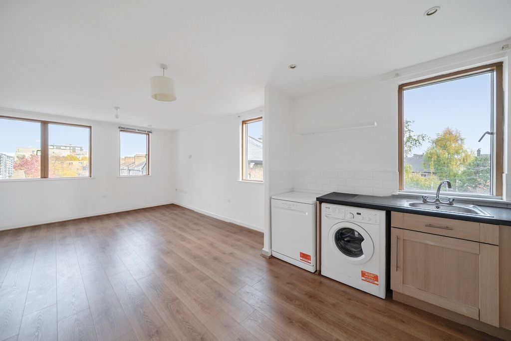 Property photo 1 of 17 Picture No. 16