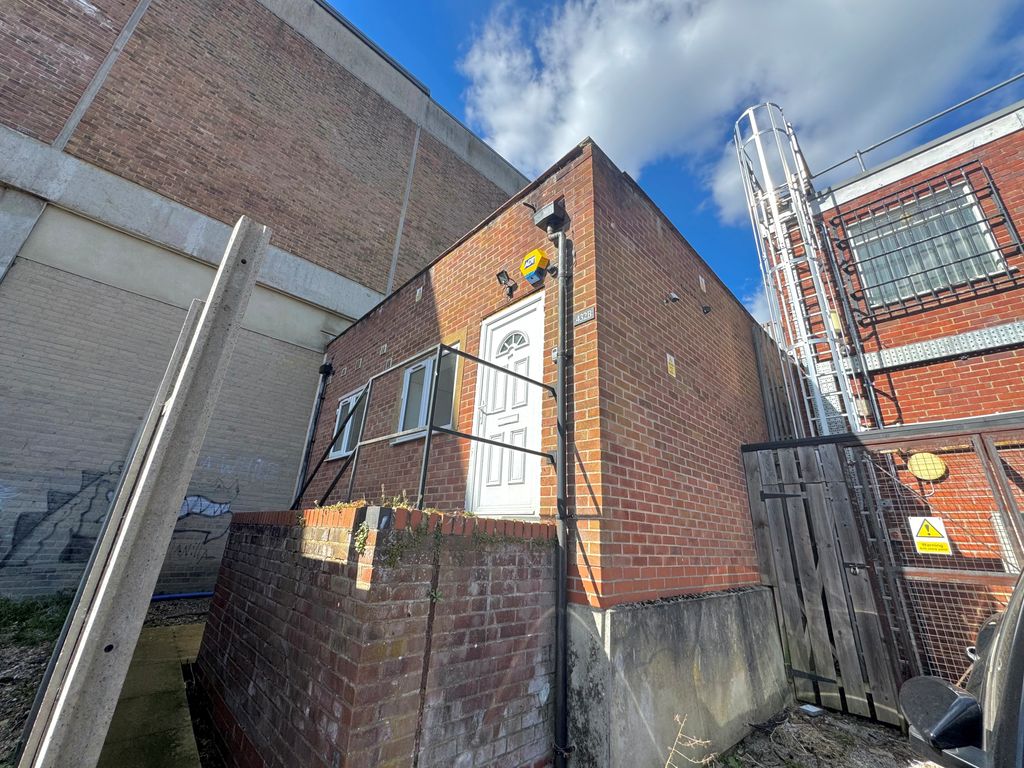 Property photo 1 of 8