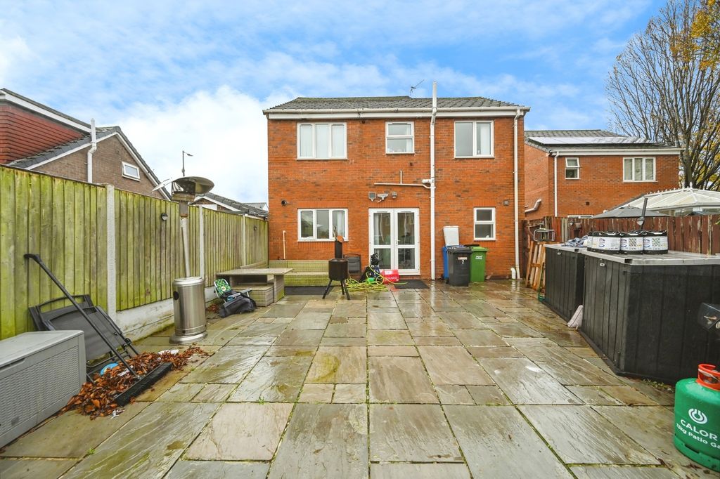 Property photo 2 of 17 Back Garden