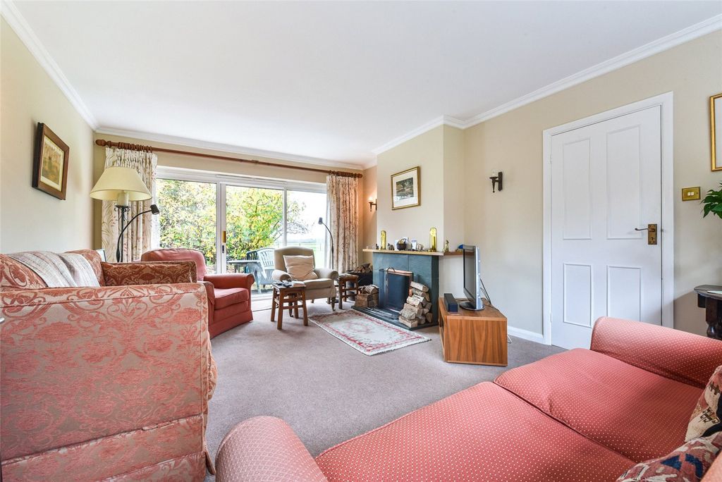 Property photo 2 of 17 Sitting/Living Room