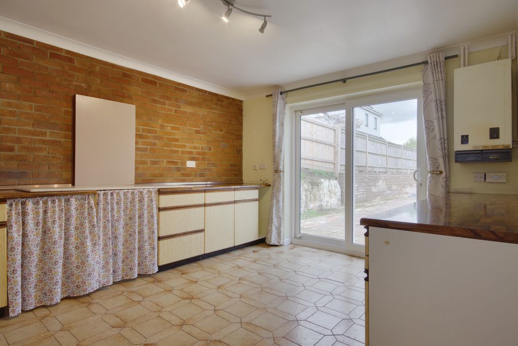 Property photo 3 of 37