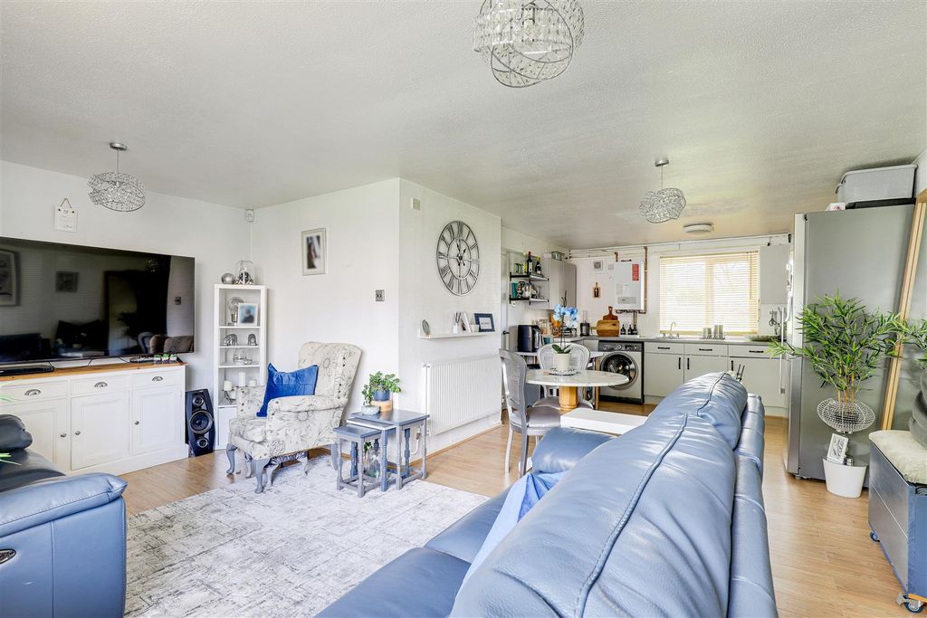 Property photo 2 of 17 Img_3374-Img_3378.Jpg