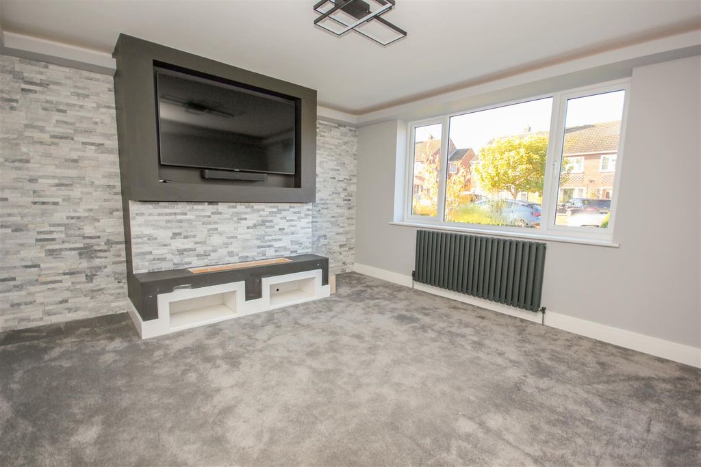 Property photo 2 of 11 Lounge 1.Jpg