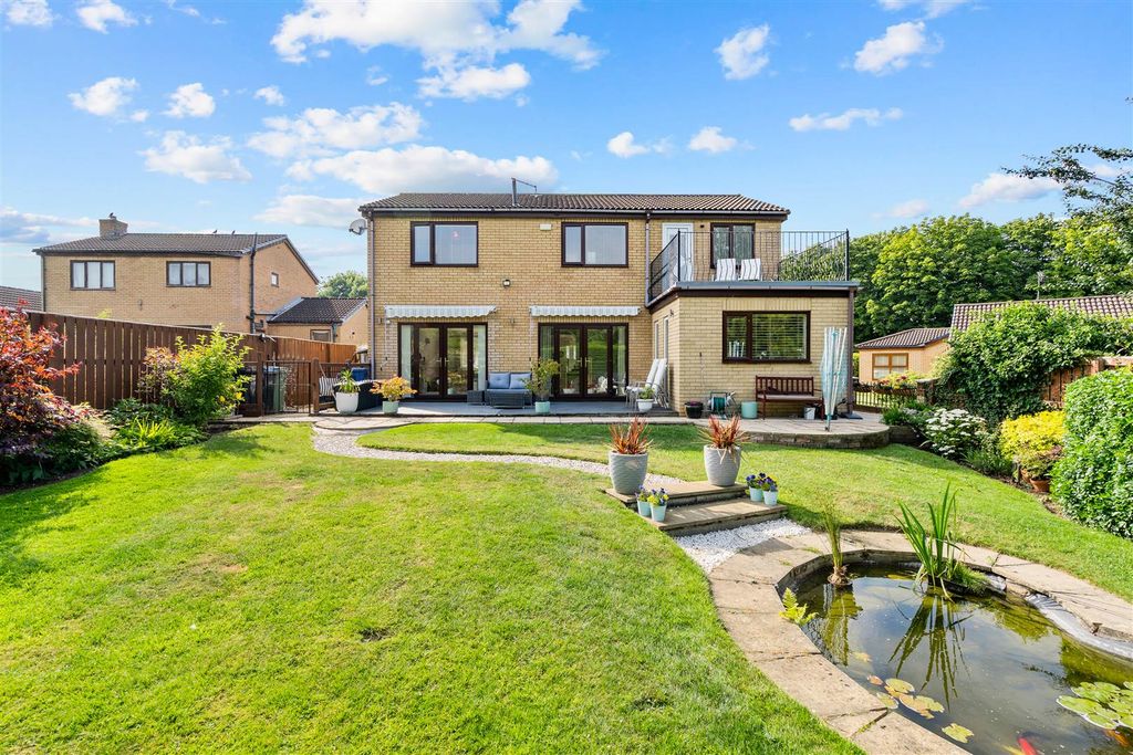 Property photo 2 of 33