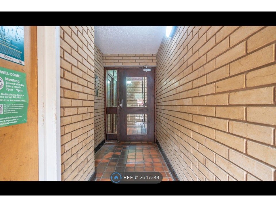 Property photo 3 of 19 Entrance