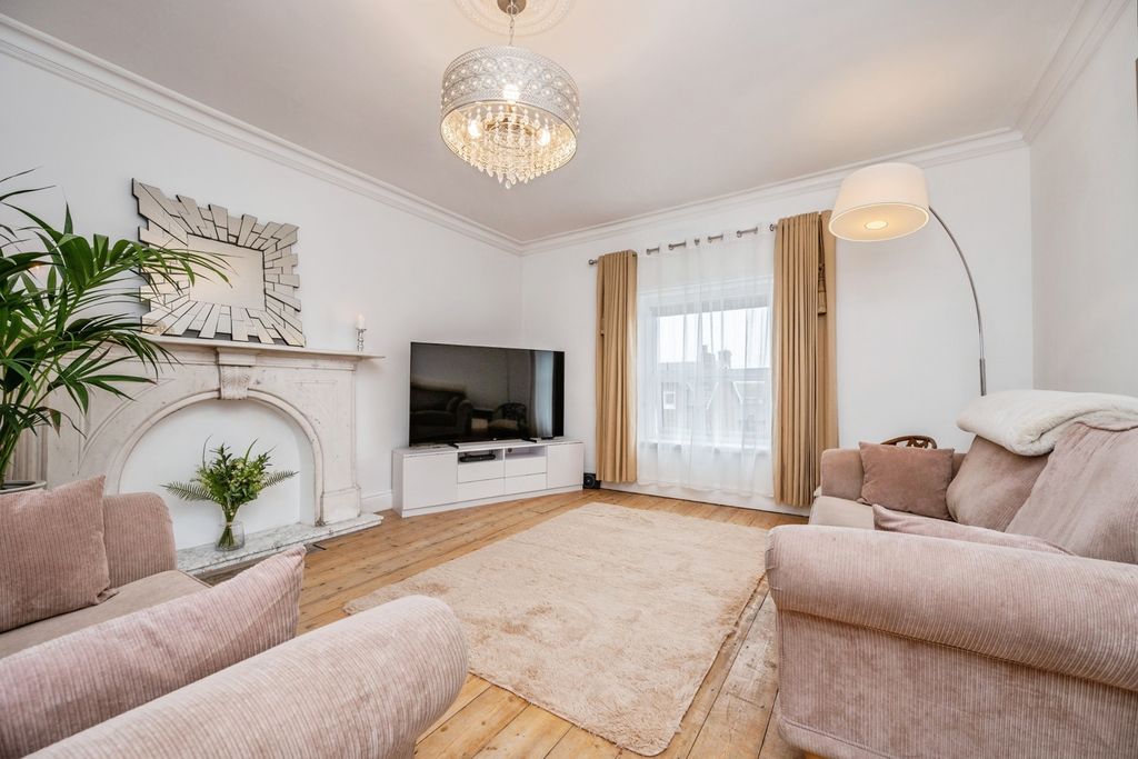 Property photo 3 of 19 Pbox-Img.Jpg