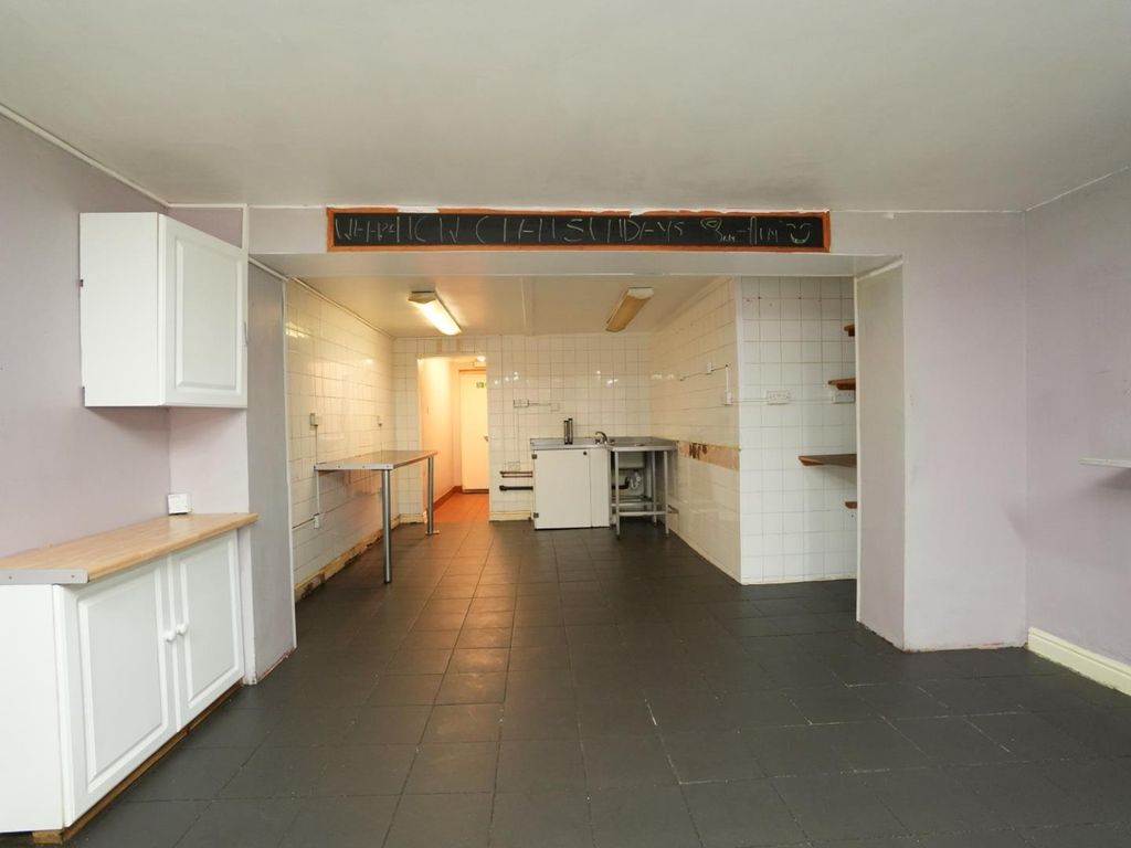 Property photo 2 of 11 Shop