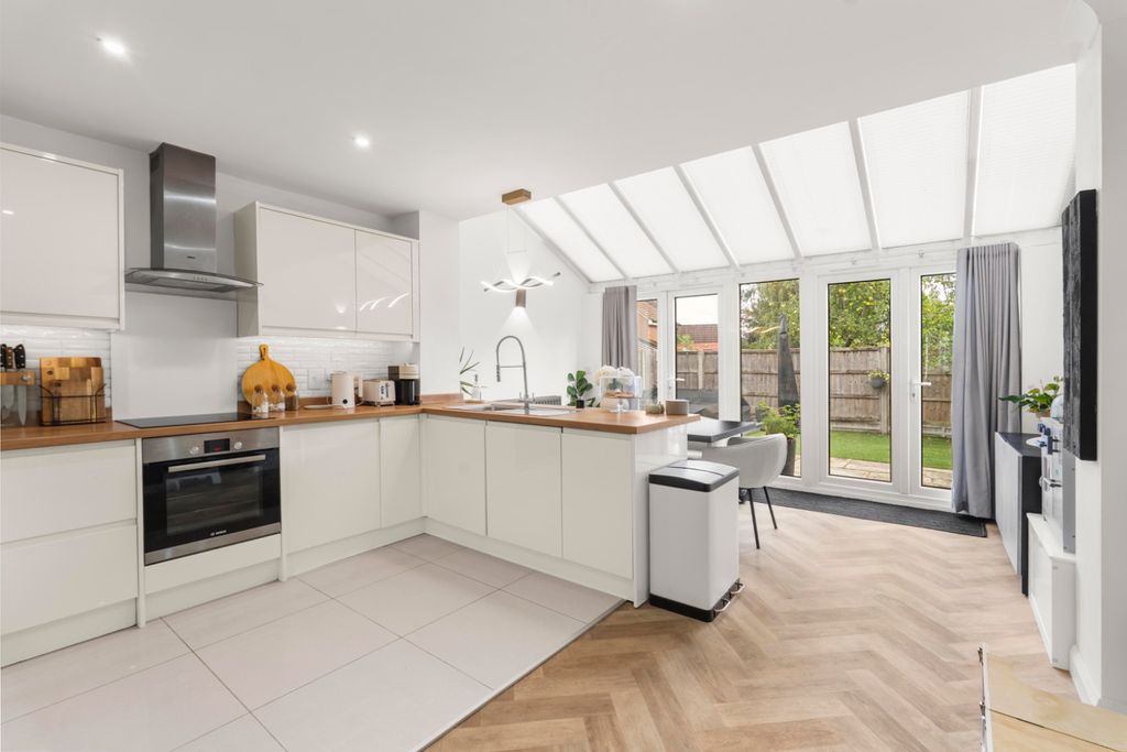 Property photo 2 of 20 5596352