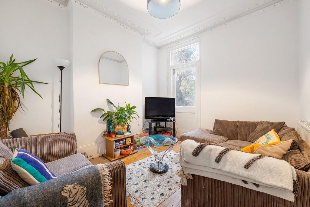 Property photo 3 of 15 Reception 2