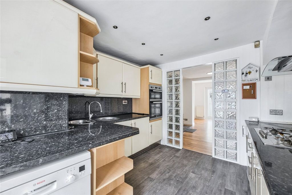 Property photo 3 of 15 Kitchen
