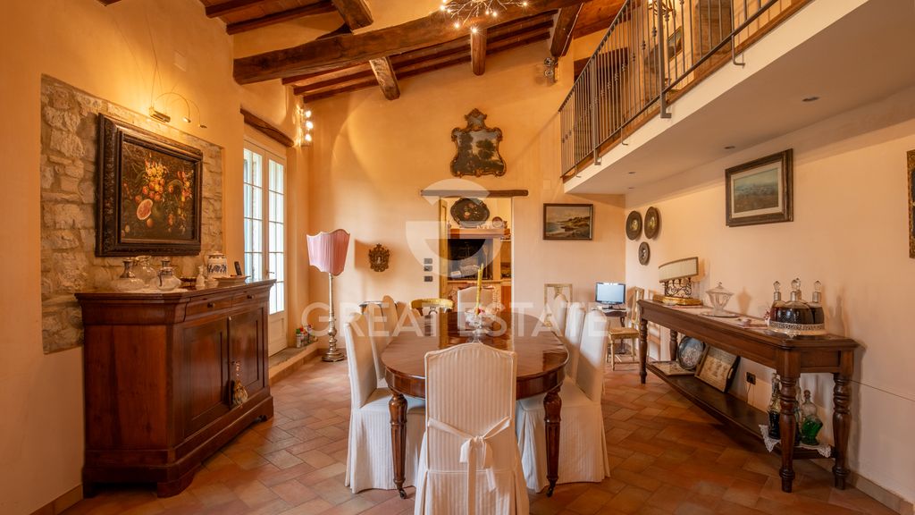 Property photo 2 of 28 Interiors