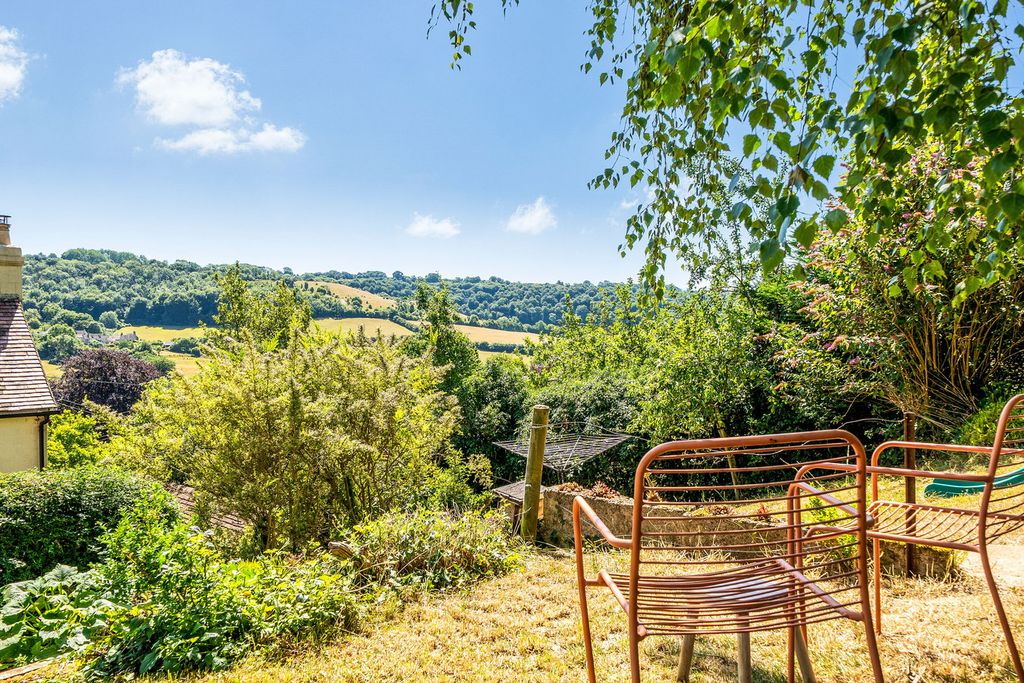 Property photo 2 of 27