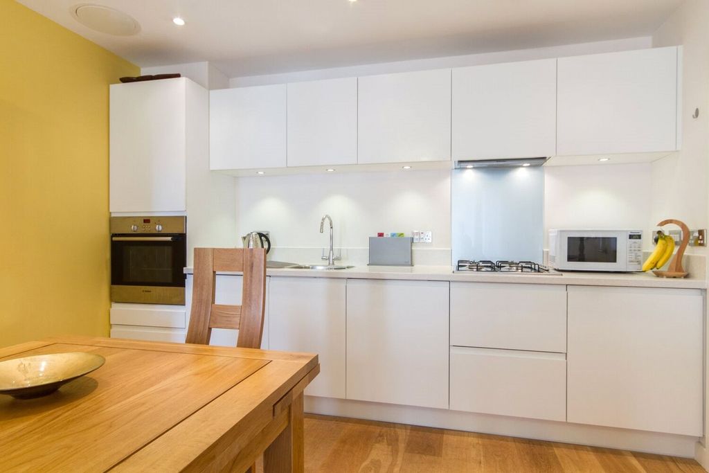 Property photo 3 of 11 Dining Area