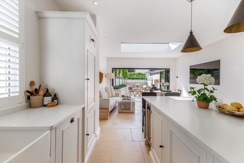 Property photo 2 of 34 Image