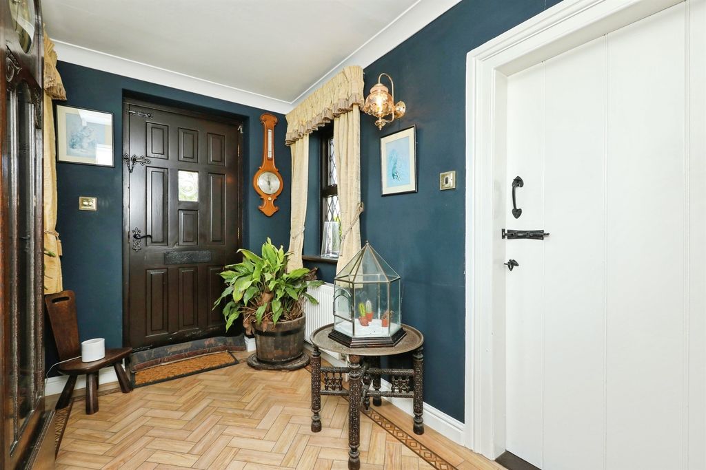 Property photo 2 of 21