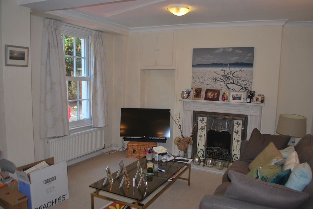 Property photo 3 of 7 Lounge