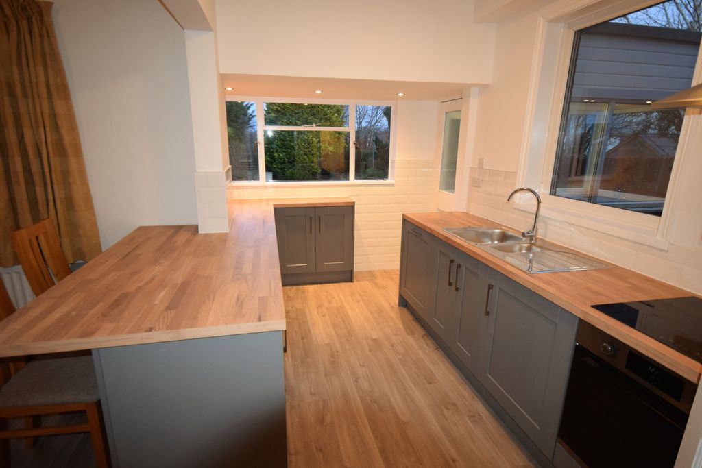 Property photo 2 of 9 Kitchen