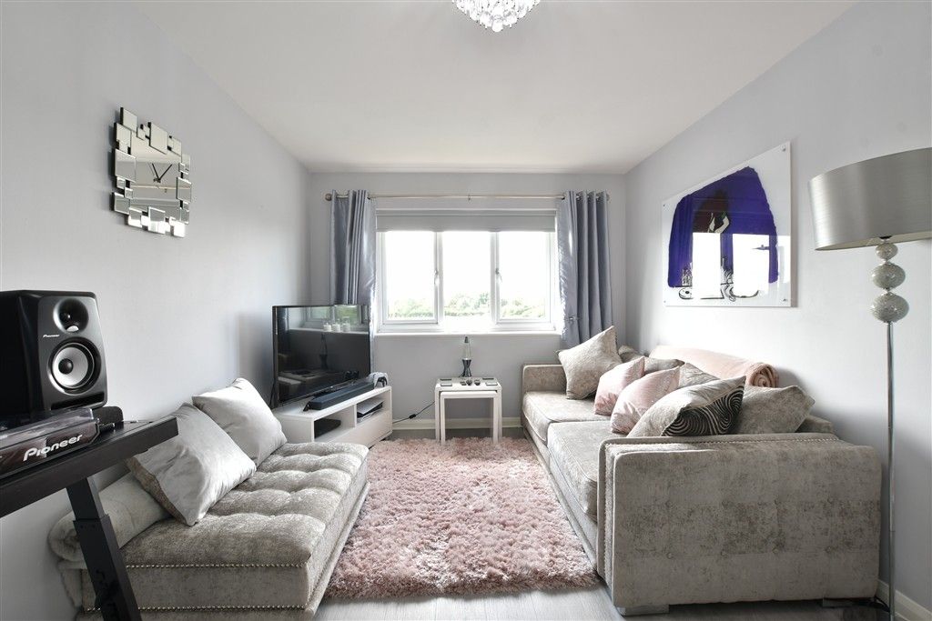 Property photo 3 of 10 Lounge/Dining Room