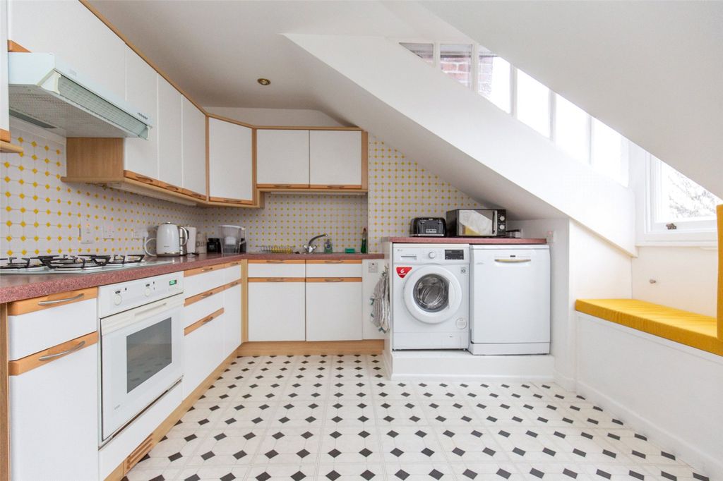 Property photo 3 of 8 Picture No. 13