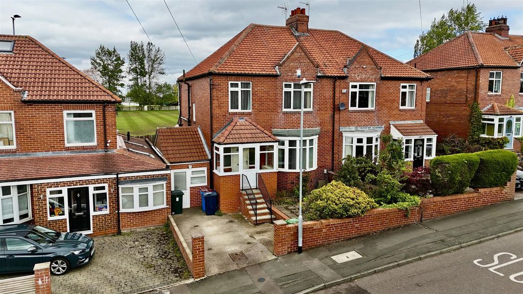 Property photo 1 of 17 External