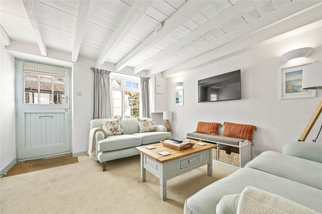 Property photo 3 of 16 Sitting Room