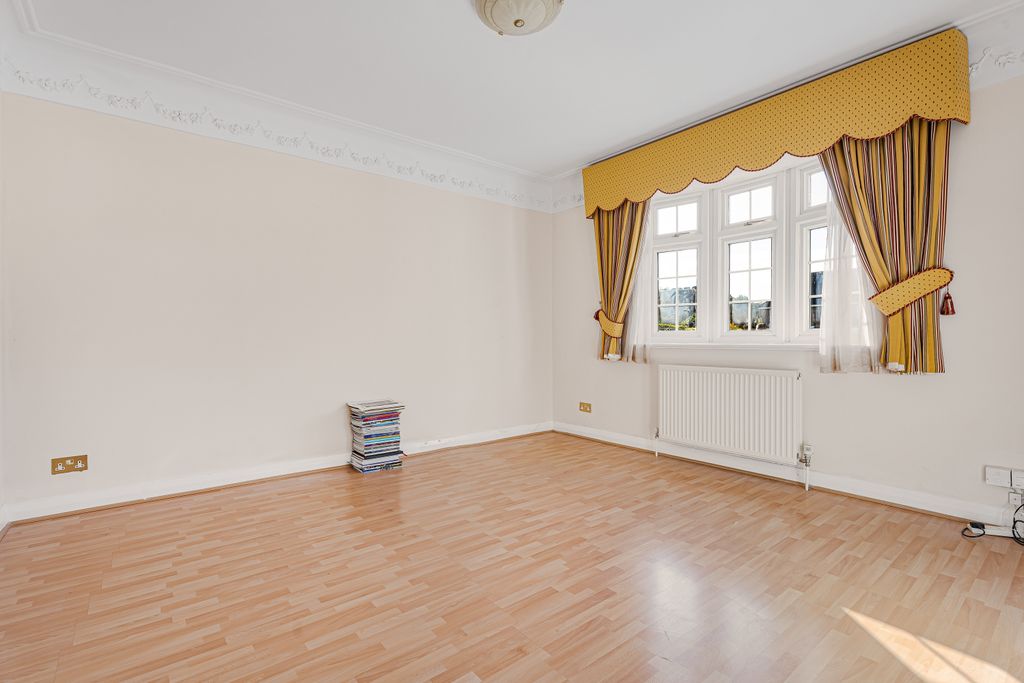 Additional image 23 of 5 bed detached house for saleMymms Drive, Brookmans Park AL9