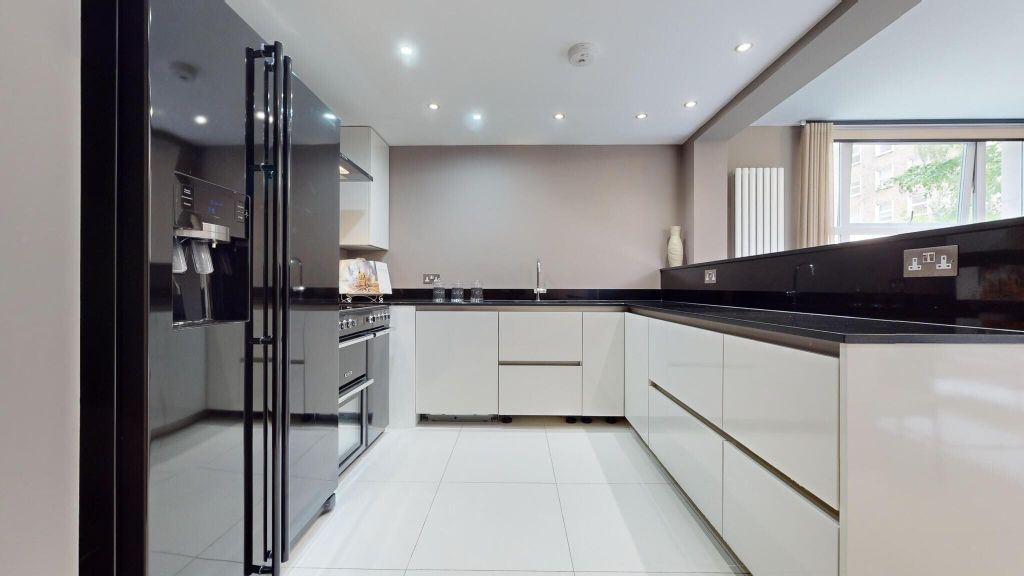 Property photo 2 of 26 Kitchen